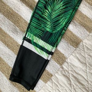 Bandier Leggings - sized M.